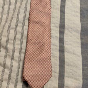 Drakes pink patterned tie